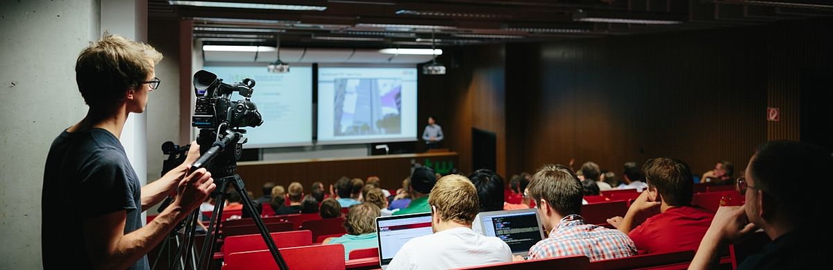 Videoaufnahmen in einem Hörsaal der HTW Berlin © HTW Berlin/Alexander Rentsch Videoaufnahmen in einem Hörsaal der HTW Berlin