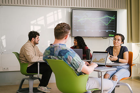 Gruppenarbeit in einer Lehrveranstaltung © HTW Berlin/Alexander Rentsch Gruppenarbeit in einer Lehrveranstaltung