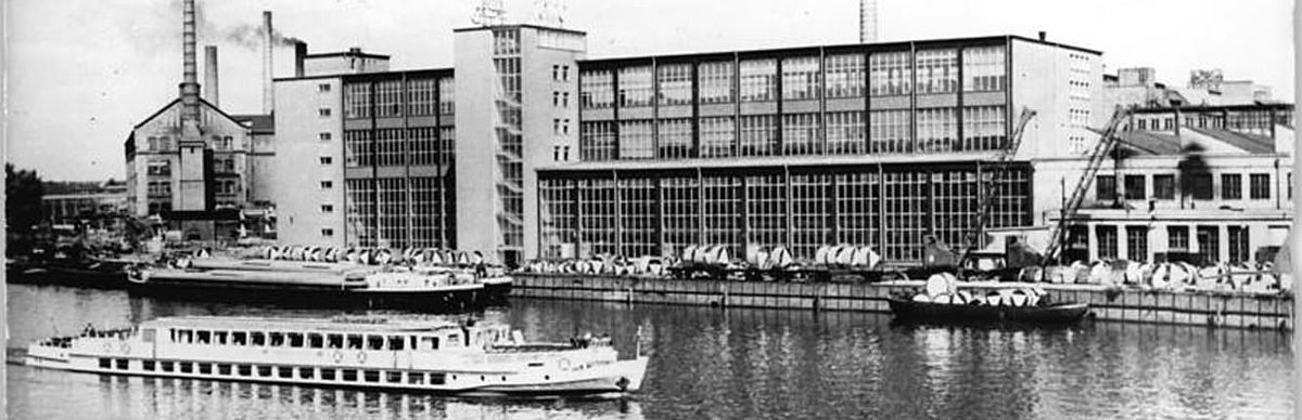 Das Kabelwerk Oberspree vom anderen Spreeufer aus, Foto von 1965 © Bundesarchiv/Horst Sturm