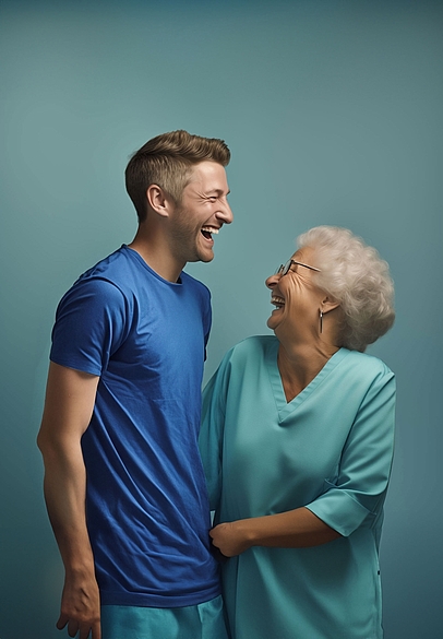 Pfleger und Patientin lachen