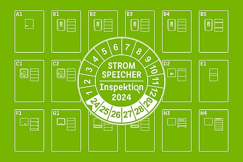 Cover der Stromspeicher-Inspektion 2024: Ein weißes Prüfzeichen ähnlich dem TÜV-Symbol auf grünem Grund.