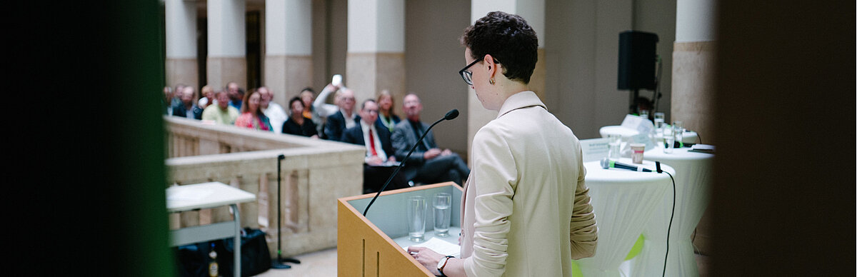 Referentin bei einer Veranstaltung © HTW Berlin/Dennis Meier-Schindler Referentin bei einer Veranstaltung
