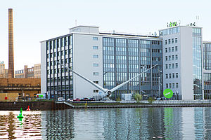 Windrad an der HTW Berlin © HTW Berlin/Camilla Rackelmann