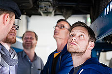 Autoinspektion im Studiengang Fahrzeugtechnik © HTW Berlin/Camilla Rackelmann