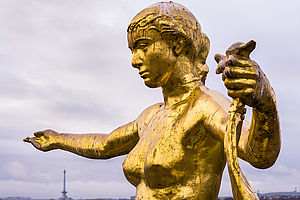 Fortuna, drehbar gelagerte Figur auf der Kuppel von Schloss Charlottenburg, Bildhauer: Richard Scheibe, Foto: Thomas Rosenthal