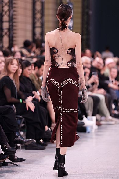 Model auf dem Laufsteg bei der Präsentation von 'Nutzmensch' © Sven Görlich