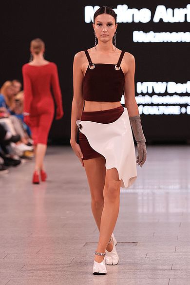 Model auf dem Laufsteg bei der Präsentation von 'Nutzmensch' © Sven Görlich