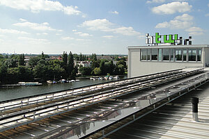 Photovoltaik-Anlage auf einem Dach der HTW Berlin © HTW Berlin